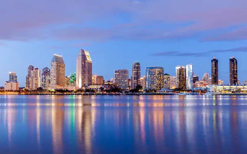 海边城市 摩天大楼 夜景 澳大利亚墨尔本 5K桌面壁纸5120×3200