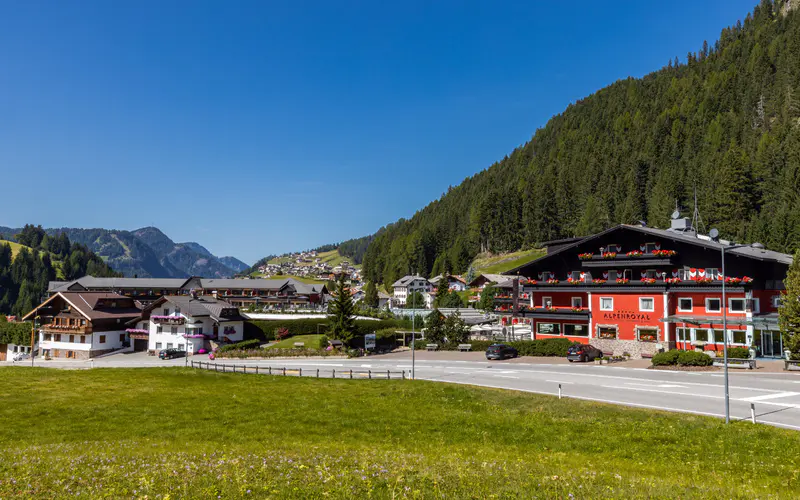 阿尔卑斯山 乡村 旅行 酒店 风景 5K桌面壁纸5120×3200