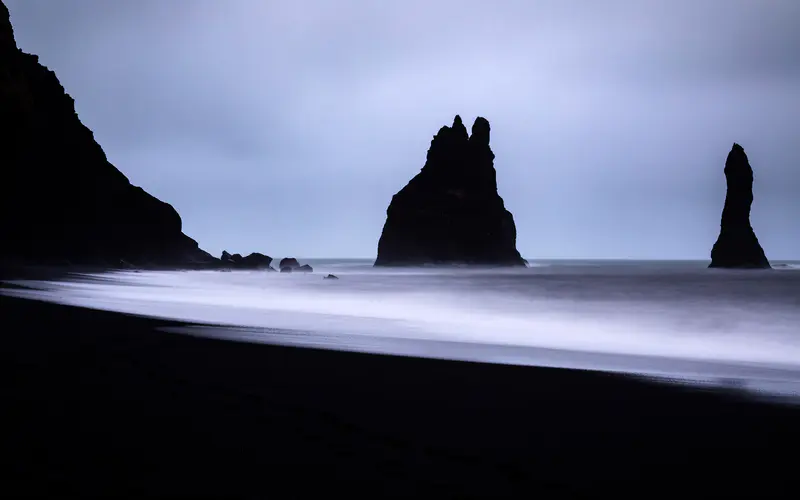 黑色 Reynisfjara海滩 海岸 珊瑚礁 冰岛 5K桌面壁纸5120×3200