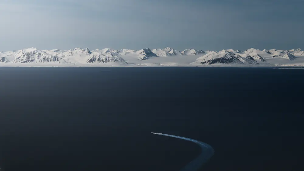 自然 景观 水 山脉 雪 远景 船 云 冰川 4K壁纸