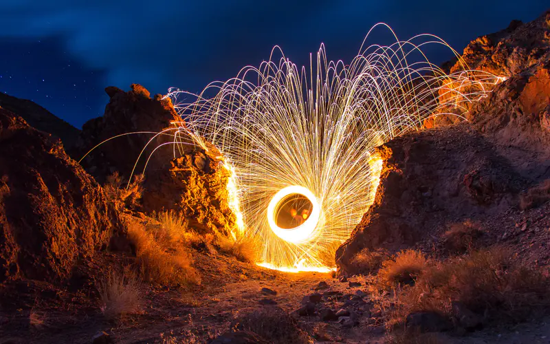 铁花 艺术 火焰 2022 山 夜 5K桌面壁纸5120×3200 照片