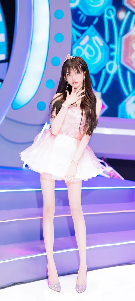 粉色纱裙少女甜美壁纸