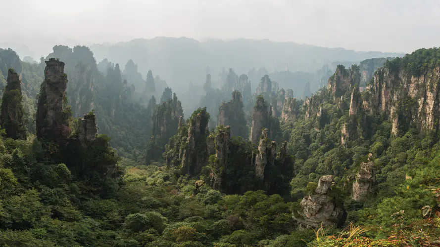 张家界天子山 天门山 Zhangjiajie Glass Bridge 多山的地貌 植被 4K桌面壁纸 3840×2160