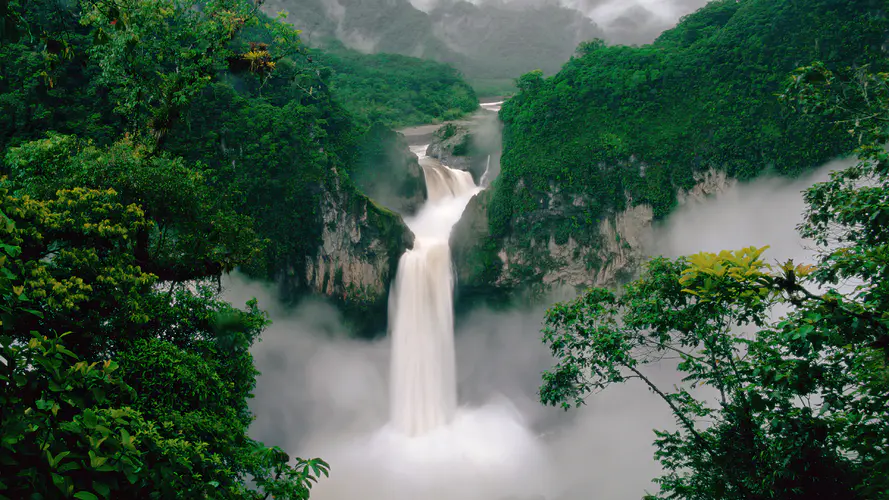 4k 瀑布 大山 树林 风景 桌面 壁纸