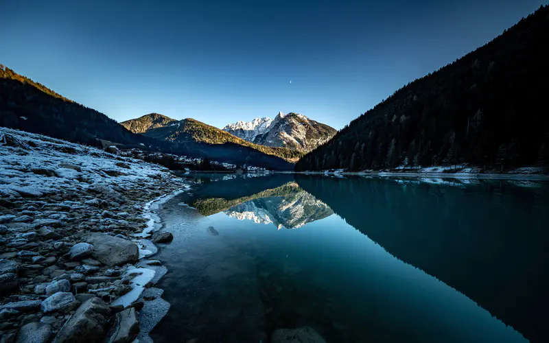 丛林 湖 山 黄昏 冬季 景观 5K桌面壁纸5120×3200