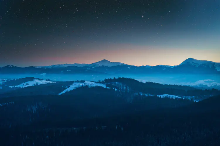 晚上 星星 山 雪山 4k风景壁纸