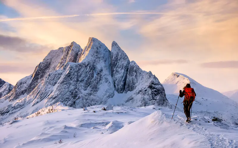 户外运动 登山者 雪山 冬天 5K桌面壁纸5120×3200