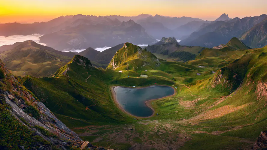 4k 超清 风景 山谷 心形小湖 蒙塔尼翁湖 电脑壁纸 3840×2160