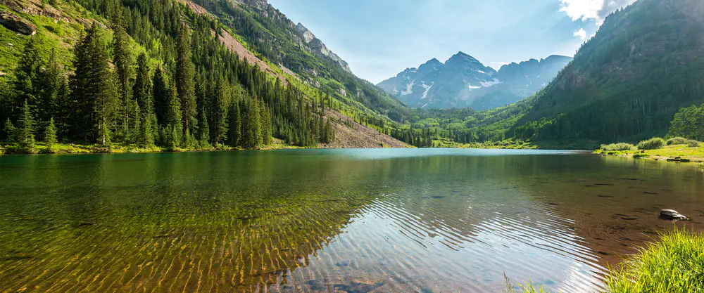 自然湖泊山景_3840x1600带鱼屏_高清电脑桌面壁纸