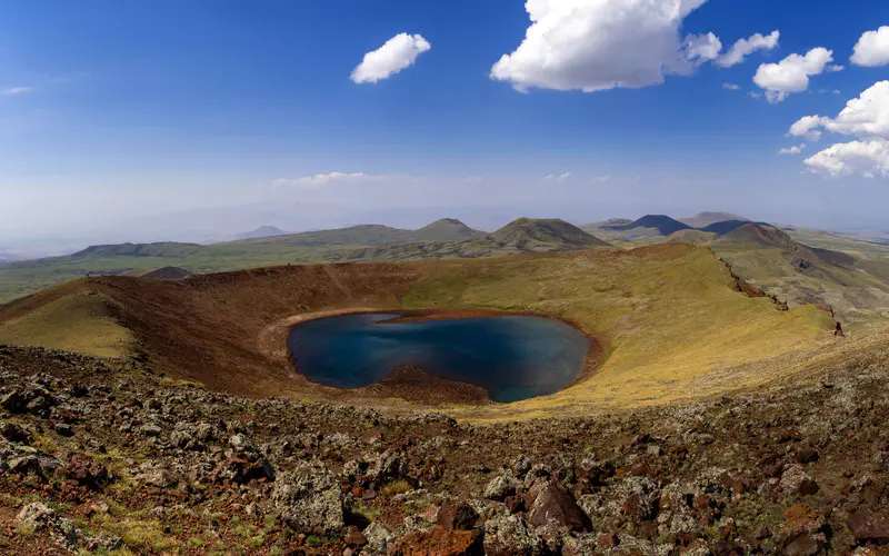 Azhdahak山 亚美尼亚 2022年 火山口湖 5K桌面壁纸5120×3200 照片