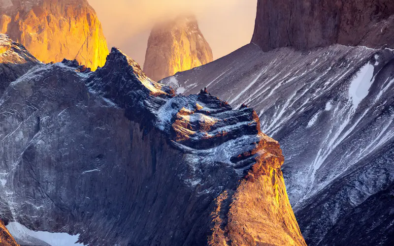 早晨 阳光 雪峰 百内国家公园 智利 5K桌面壁纸5120×3200