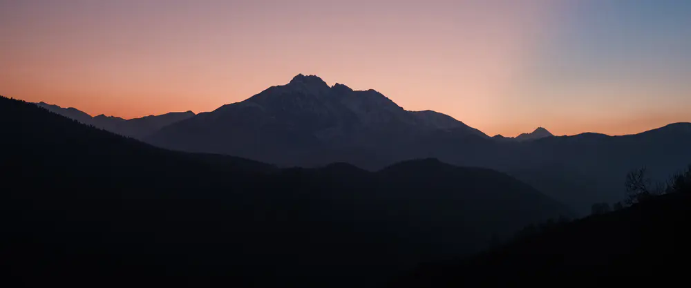 山脉日落风景_3840x1600带鱼屏_高清电脑桌面壁纸