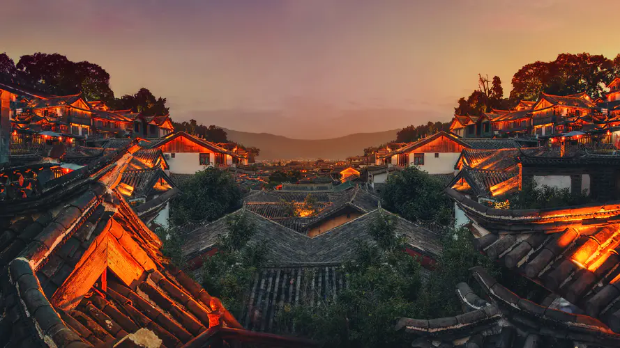 夕阳映照下的国风老建筑 4K壁纸，摄影景观与山脉地平线