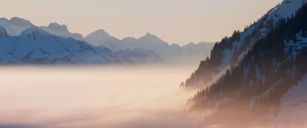 雪山晨曦风光_3840x1600带鱼屏_高清电脑桌面壁纸