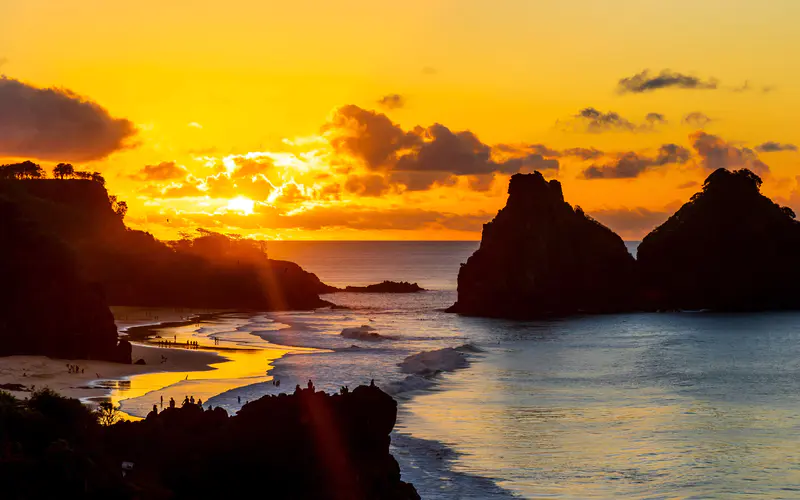 海岸 海滩 日落 费尔南多 诺罗尼亚 Bing 5K桌面壁纸5120×3200