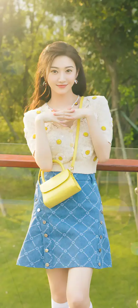 阳光少女清新穿搭壁纸