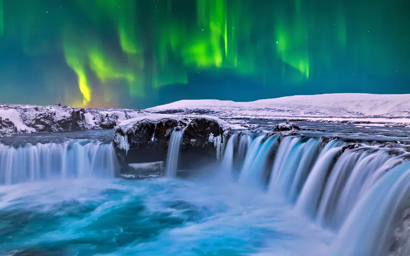 Godafoss,极光,冰岛,2022,Bing,5K桌面壁纸5120×3200,照片