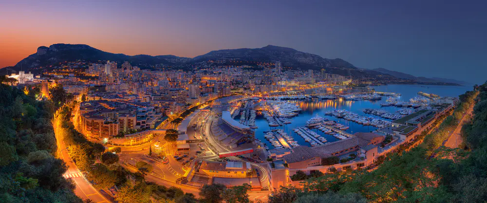 摩纳哥夜景全景_3840x1600带鱼屏_高清电脑桌面壁纸