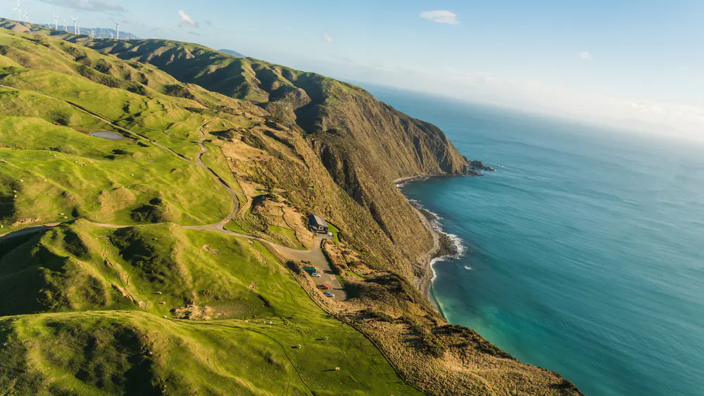 4K风景壁纸 壮观的山脉与宁静海岸，美丽的海洋与地平线，自然之美