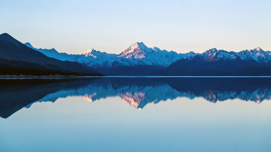 山湖泊倒影风景5K高清壁纸