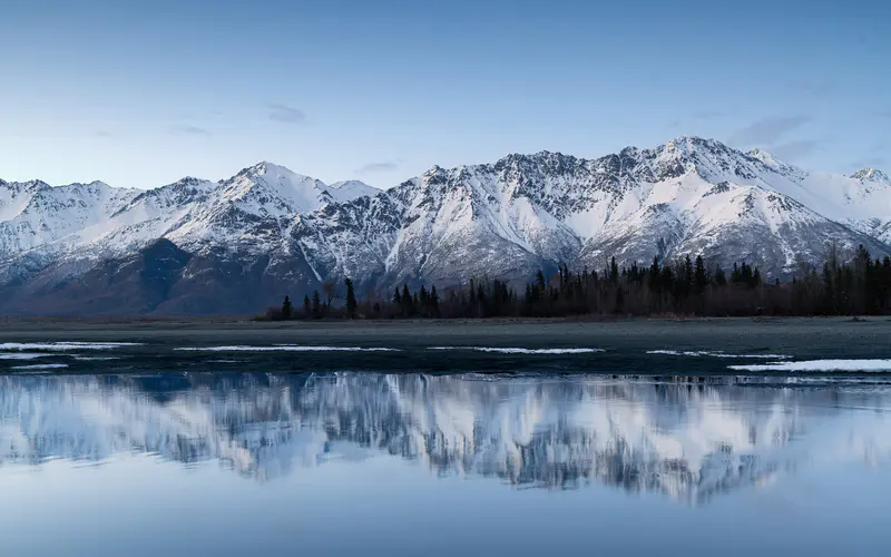 雪山,湖岸,2022,丛林,冬天,5K桌面壁纸5120×3200