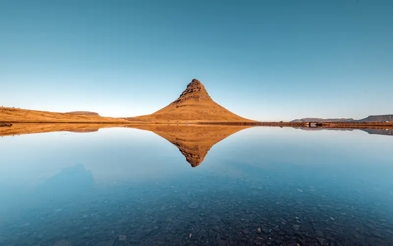 Kirkjufell 冰岛 2022 平静 湖光倒影 5K桌面壁纸5120×3200 照片