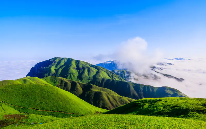 云海 山顶 草地 武功山 5K桌面壁纸5120×3200