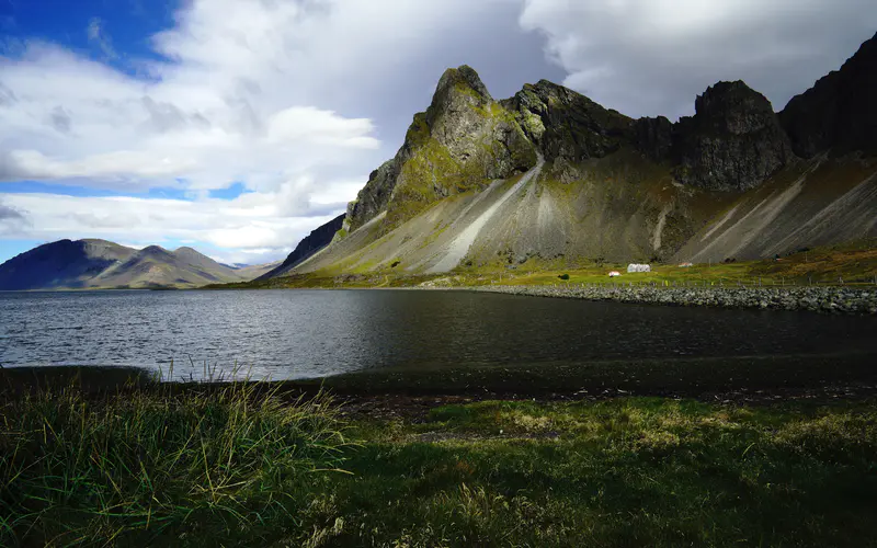 山脉 湖泊 旅行 Vestrahorn 冰岛 5K桌面壁纸5120×3200