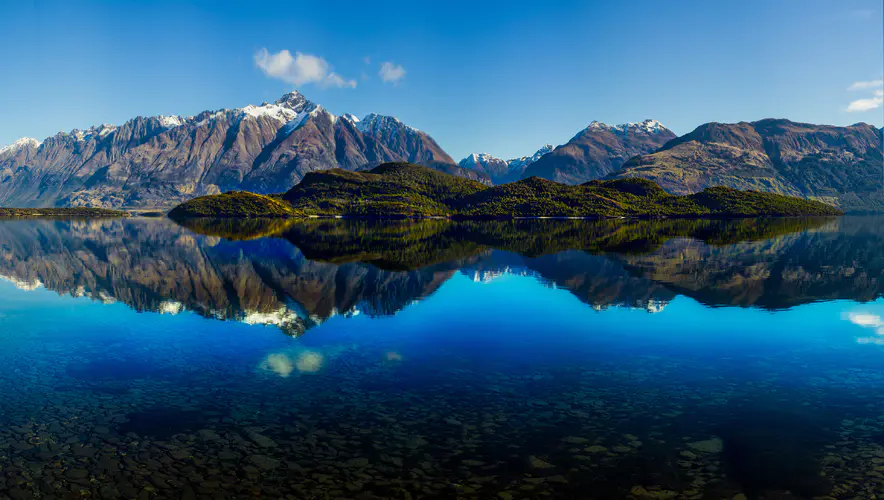 高清自然风景 湖泊与山脉的倒影4K壁纸