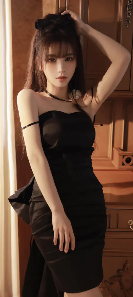 优雅黑裙美女壁纸