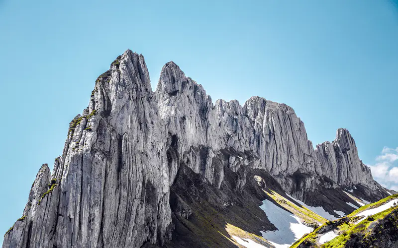 夏天 岩石 草地 山脉 山峰 瑞士 5K桌面壁纸5120×3200