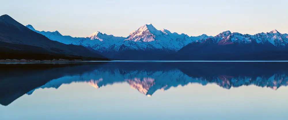 壮丽的雪山和湖泊_3840x1600带鱼屏_高清电脑桌面壁纸