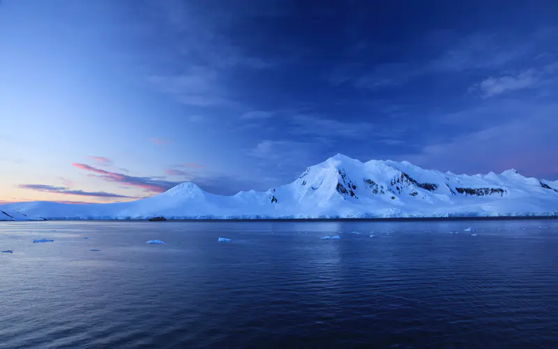 蓝色 海洋 黎明 极地 冰山 雪山 5K桌面壁纸5120×3200