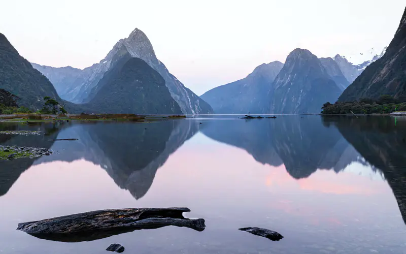 早上 湖 米尔福德峡湾 蒂阿瑙 新西兰 5K桌面壁纸5120×3200