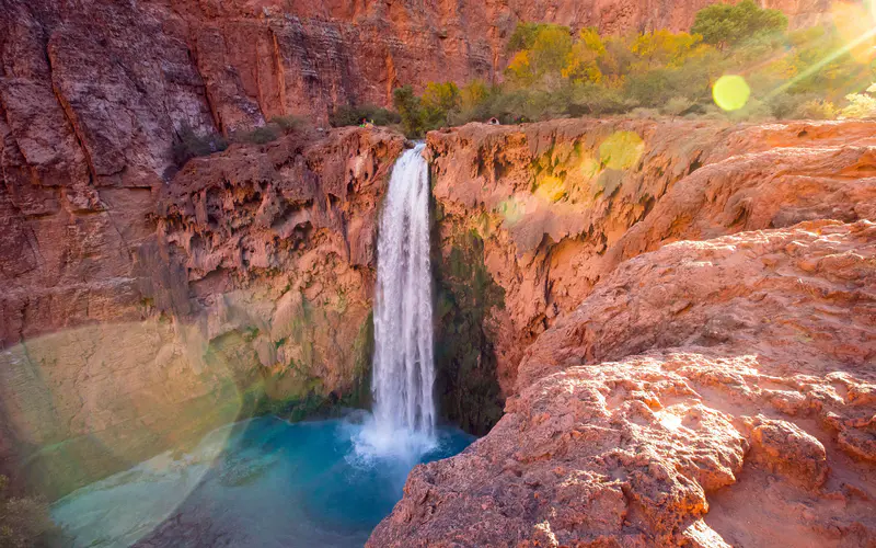 红岩 阳光 瀑布 亚利桑那州 Supai 美国 5K桌面壁纸5120×3200