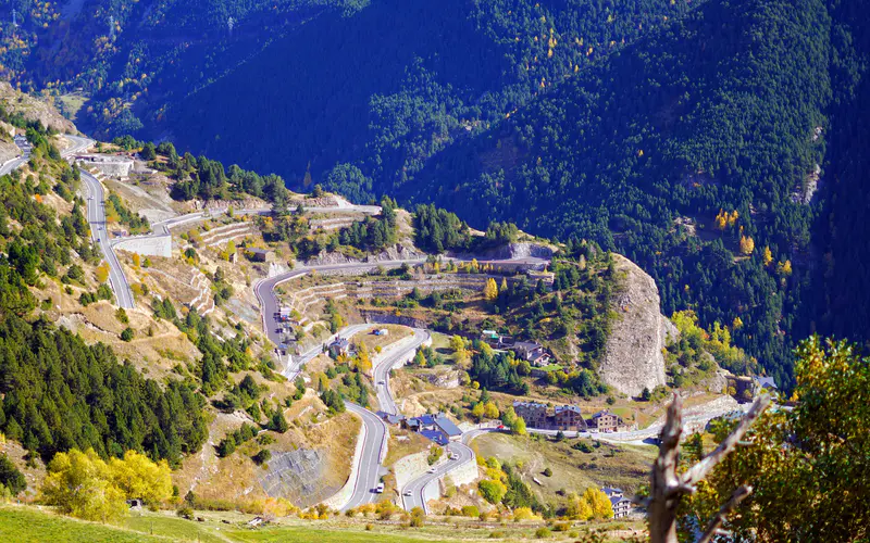 崎岖不平 山路 村庄 安道尔 西班牙 5K桌面壁纸5120×3200