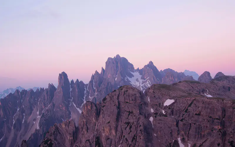 夏季 陡峭 山峰 雪山 日落 5K桌面壁纸5120×3200