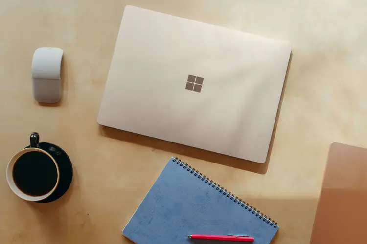 Surface Desktop 办公 笔记本电脑 咖啡 鼠标 笔记本 6k图片