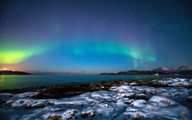 冰岛,夜晚,2022,湖岸,极光,5K桌面壁纸5120×3200,照片