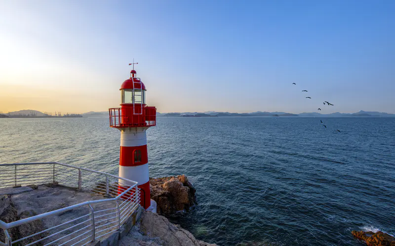 夏季 海港 海岸 灯塔 海洋 天际线 5K桌面壁纸5120×3200