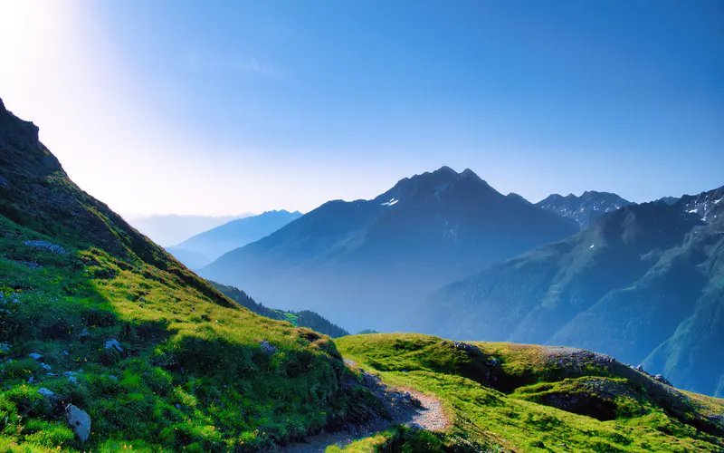 山 草原 蓝天 美丽 风景 5K桌面壁纸5120×3200