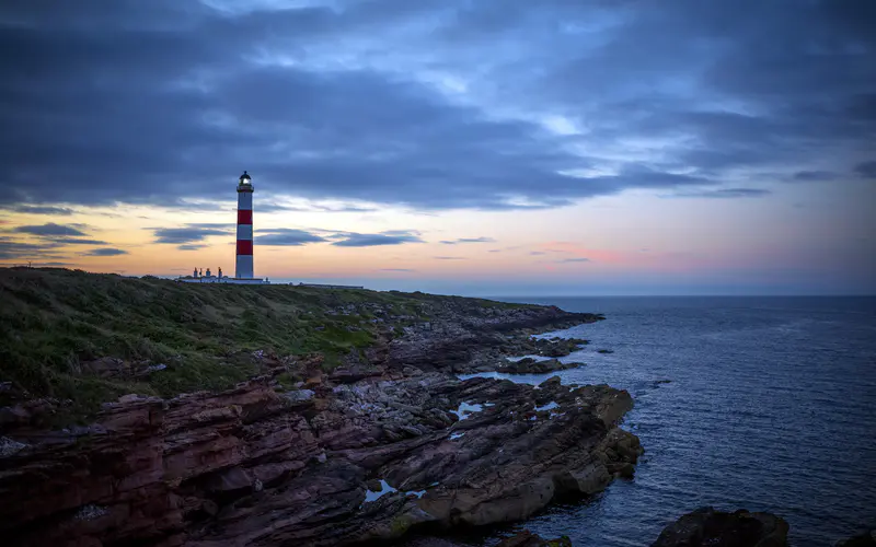 灯塔 悬崖 海岸 日出 夏天 5K桌面壁纸5120×3200