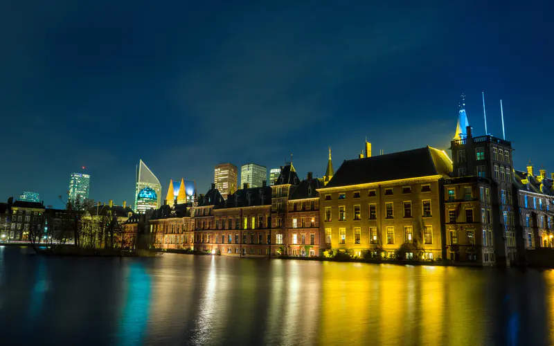 Binnenhof 海牙 湖 荷兰 晚上 Bing 5K桌面壁纸5120×3200