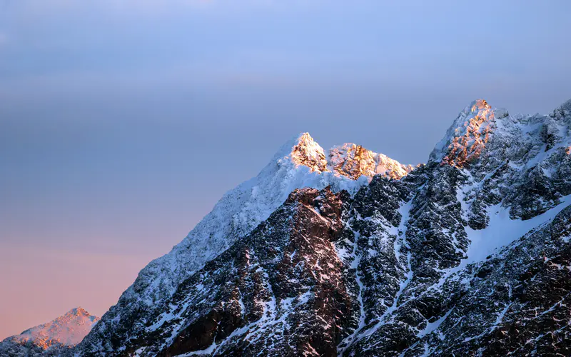 阿尔卑斯山 雪山 山峰 日落 挪威 5K桌面壁纸5120×3200