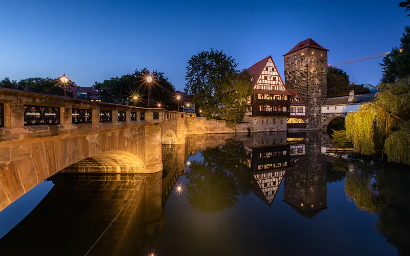 河 夜景 老城区 纽伦堡 德国 5K桌面壁纸5120×3200