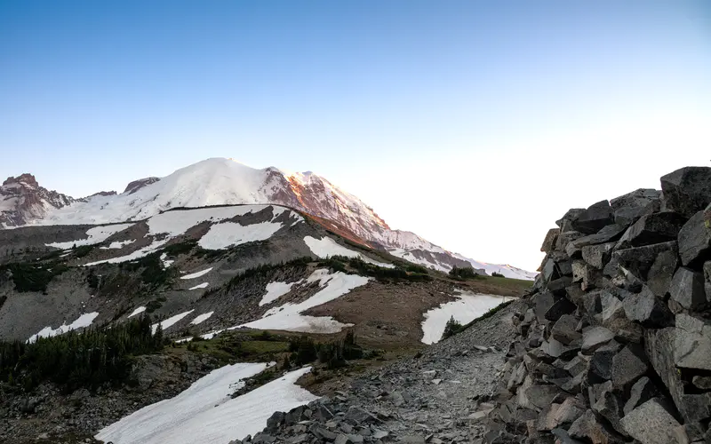 岩石 蓝天 山峰 山脉雪地 5K桌面壁纸5120×3200