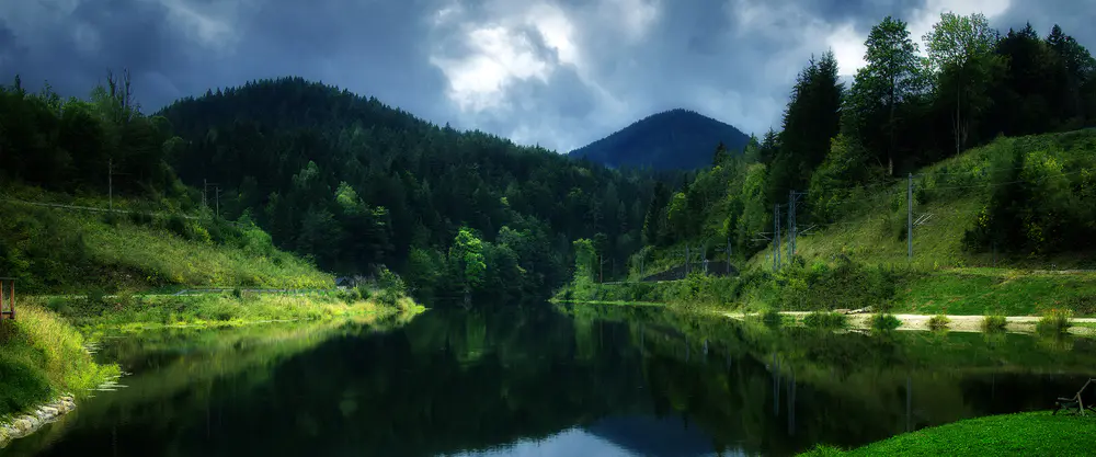 青山湖泊风景_3840x1600带鱼屏_高清电脑桌面壁纸