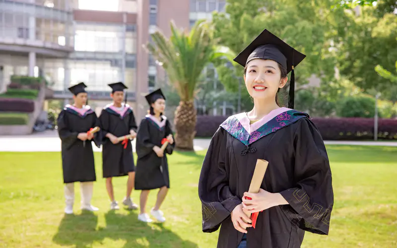 大学 毕业季节 美女孩 中国 5K桌面壁纸5120×3200