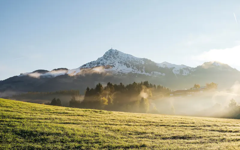 山 雾 早晨 阳光 吉兹布赫尔 奥地利 5K桌面壁纸5120×3200