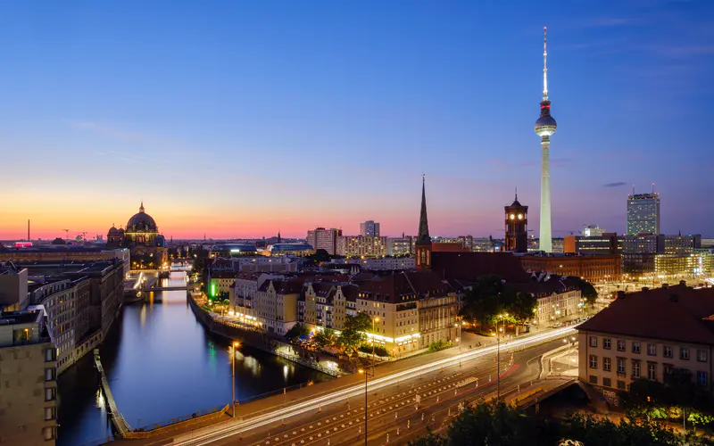 德国 柏林 塔 地标 夜景 全景 5K桌面壁纸5120×3200